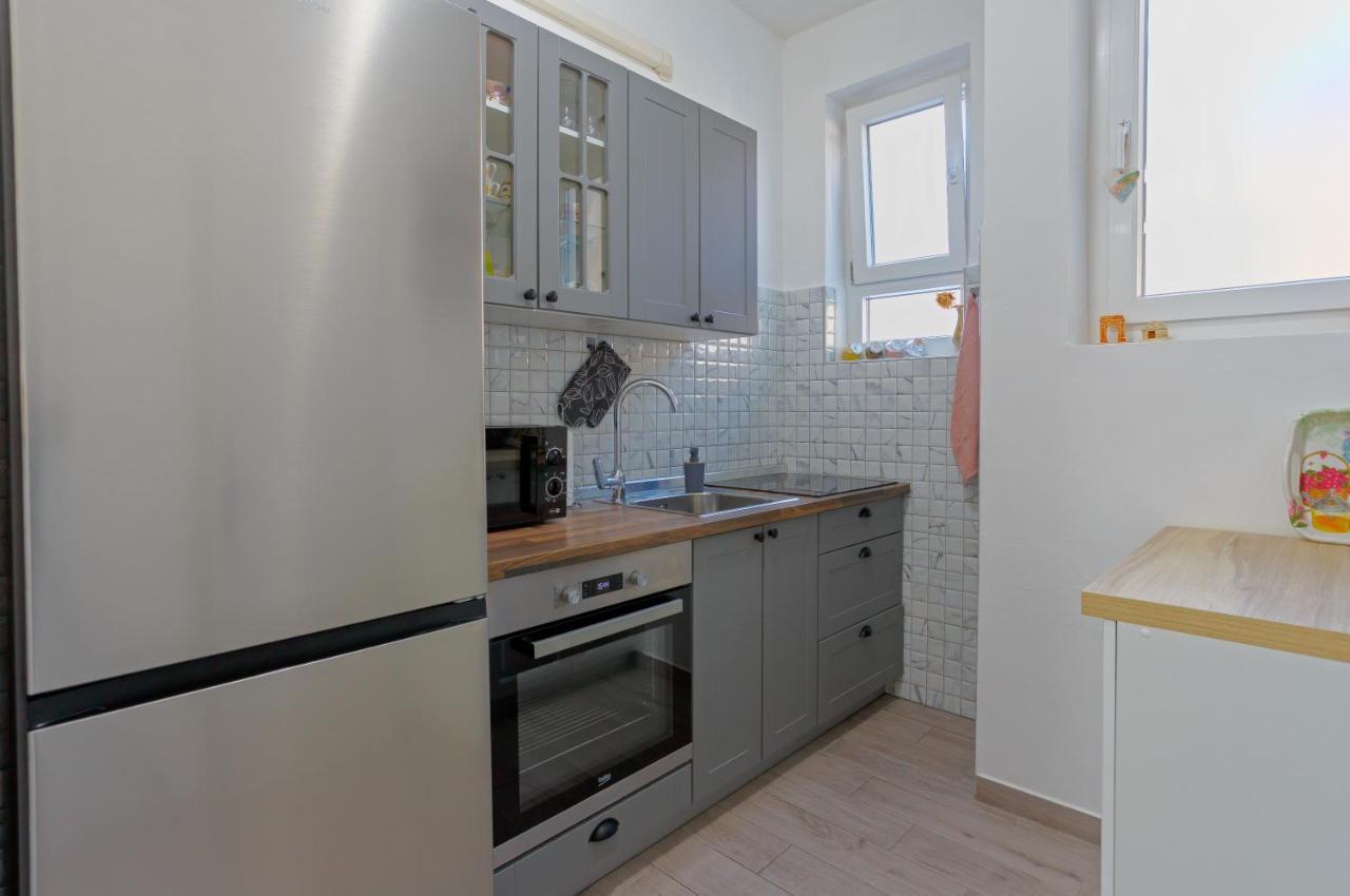 Rich Apartment Пула Екстериор снимка