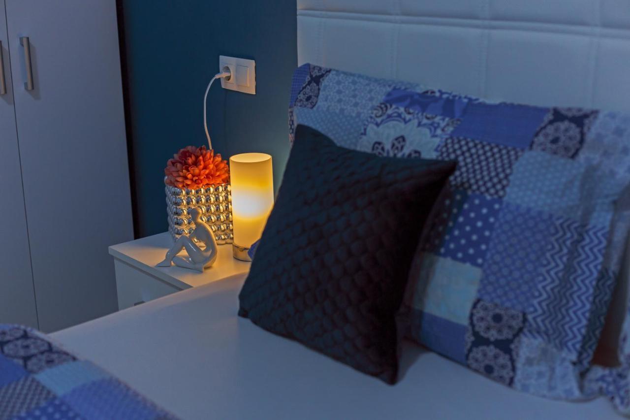 Rich Apartment Пула Екстериор снимка